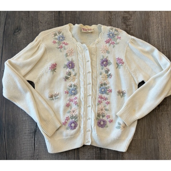 Huntington Ridge Sweaters - Vtg Huntington Ridge Embroidered Women's White  Cardigan Floral Sweater Medium